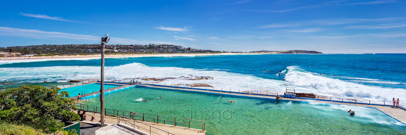 A photo of Dee Why Point overlooking the pool towards Long Reef headland on the horizon.